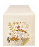 Runner Marigold Clodette panna con ricami di funghi e fogliame nei toni ocra e ruggine.