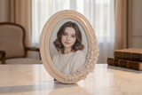 Cornice Beige Ovale – Ritratto Ragazza