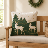 Cuscino Deer su panca in legno in un ingresso luminoso