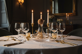 Decanter Lara in vetro soffiato su tavola da pranzo elegante