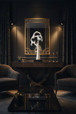 Scultura Il Volto in polyresina bianca con base in marmo nero in ambientazione dark luxury